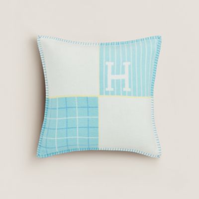 クッション 《アヴァロン・エポペ》 | Hermès - エルメス-公式サイト